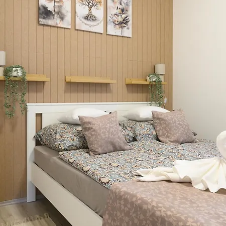 Majoros Garden Apartment *