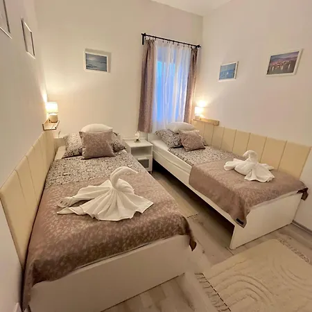 Majoros Garden Apartment *